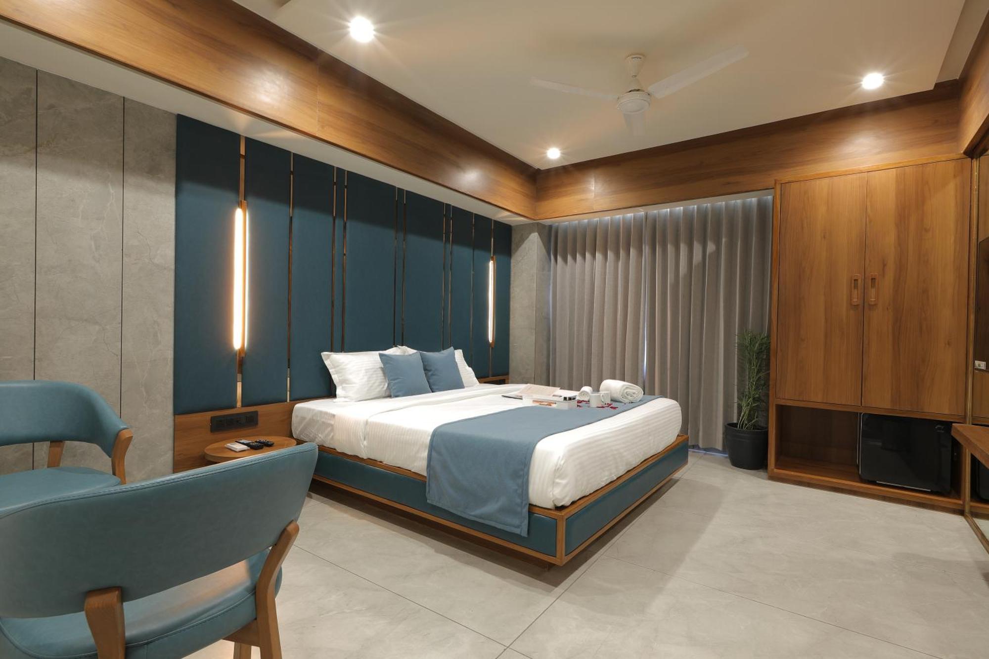 Plenteous Inn Ahmedabad Exterior foto