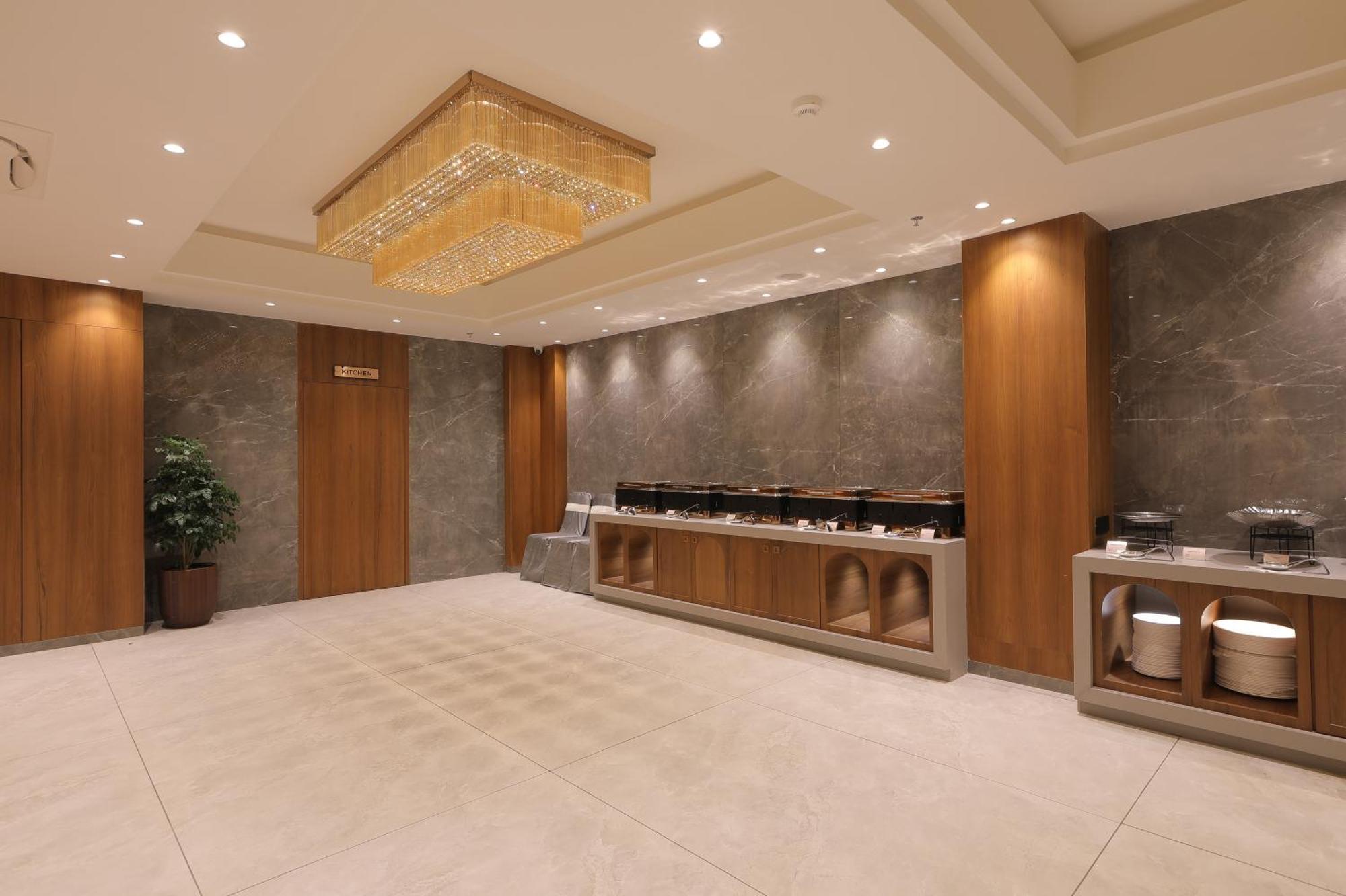 Plenteous Inn Ahmedabad Exterior foto