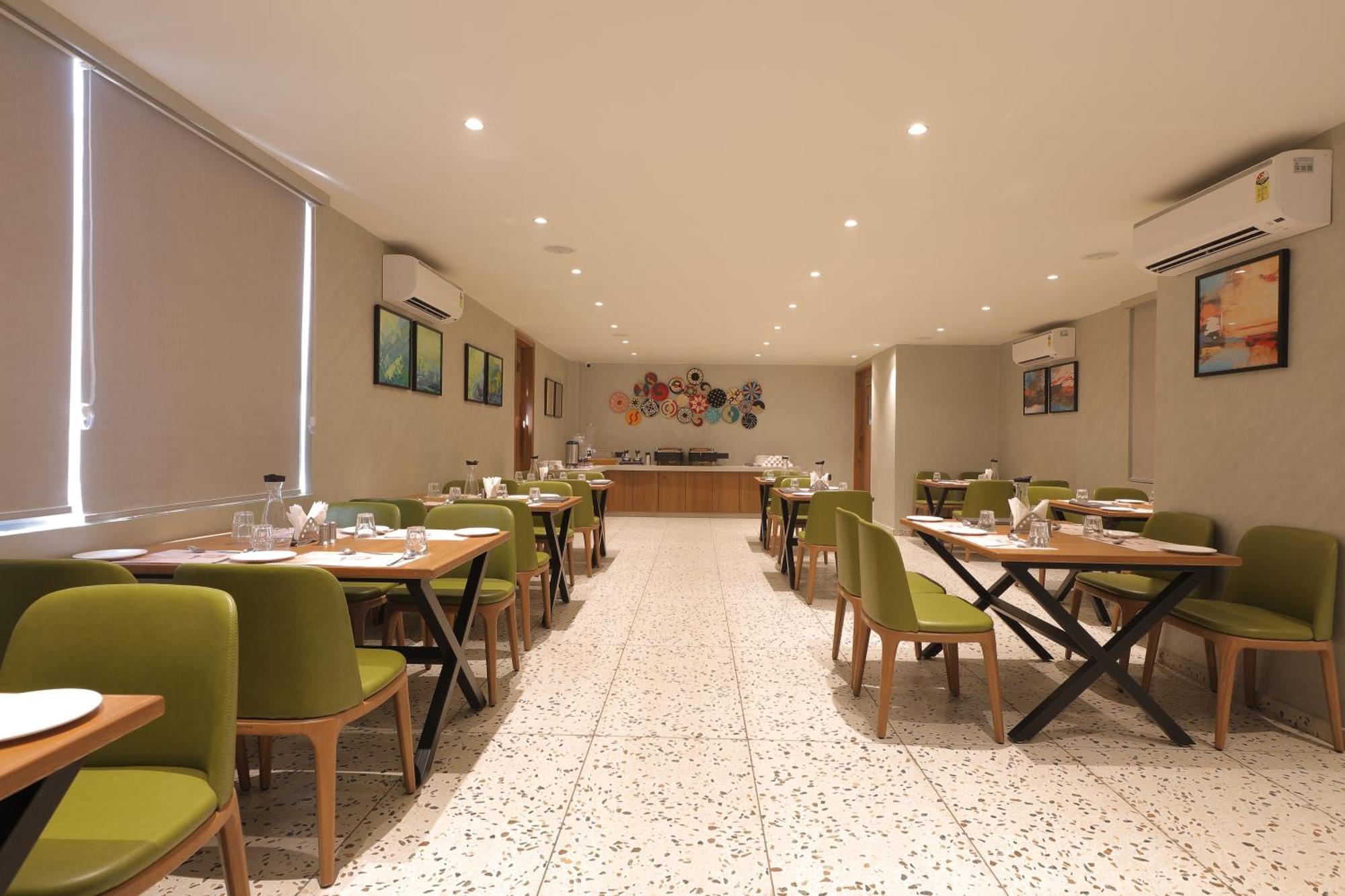 Plenteous Inn Ahmedabad Exterior foto