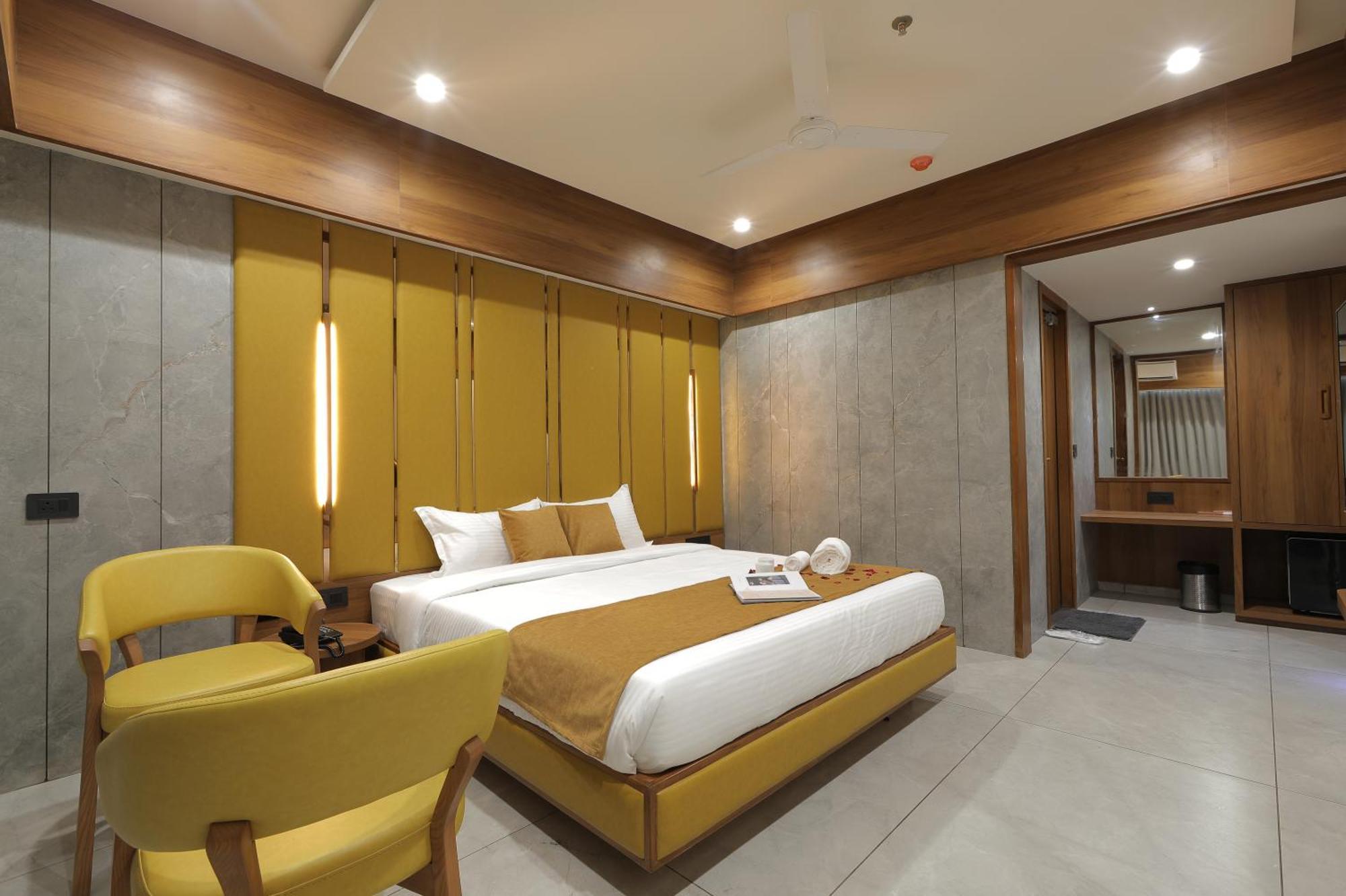 Plenteous Inn Ahmedabad Exterior foto