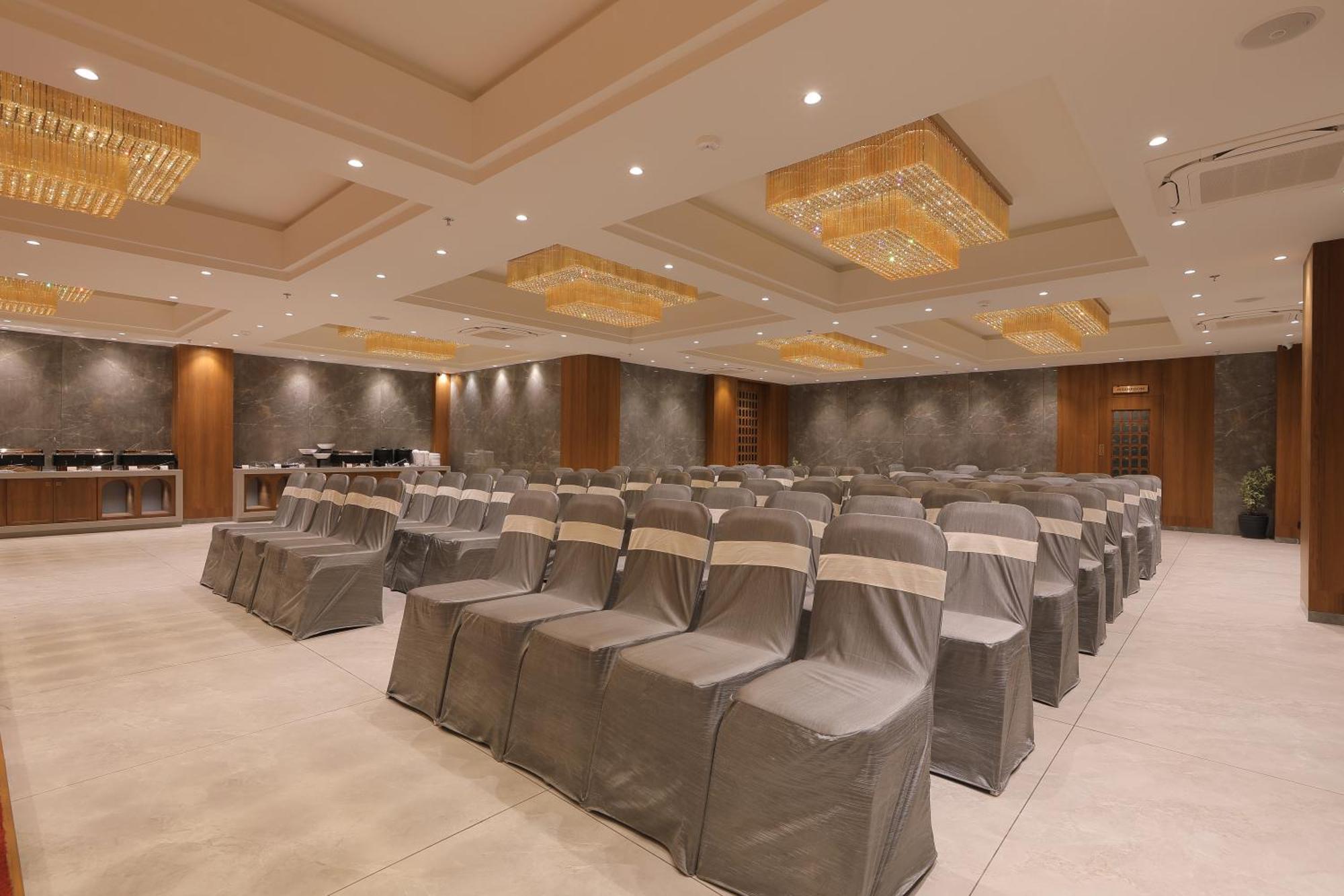 Plenteous Inn Ahmedabad Exterior foto